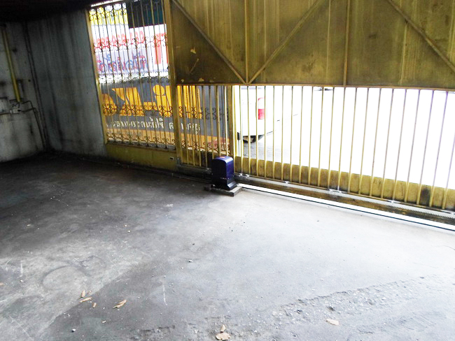 บริษัท แด็ด ออโต้ดอร์ จำกัด ติดตั้งประตูรีโมท